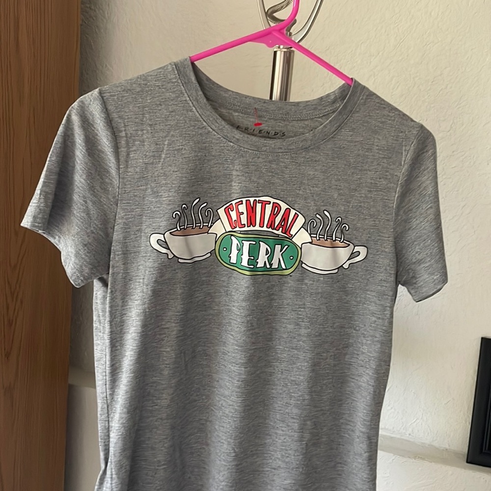 Friends- Central Perk Women’s T-shirt Size Small